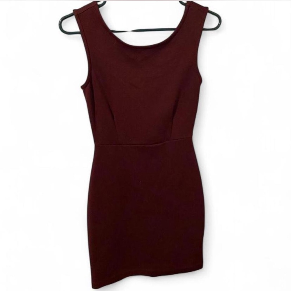 Elegant Burgundy Sleeveless Dress